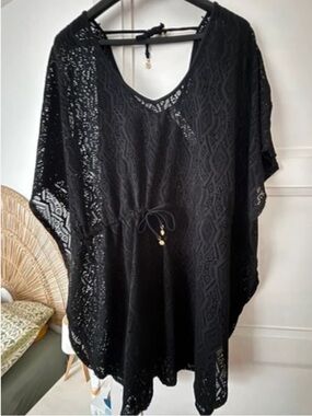 Time and Tru Flowy geometric lace knit kaftan V-neckline tunic swimsuit cover-up